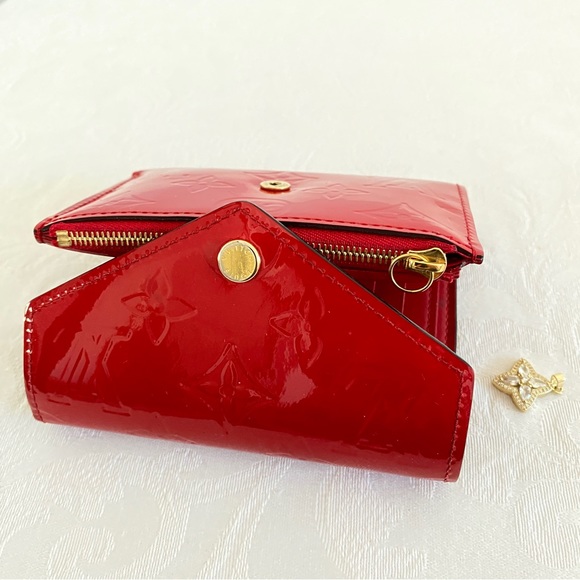 Louis Vuitton Victorine
Monogram Vernis wallet - Picture 13 of 16